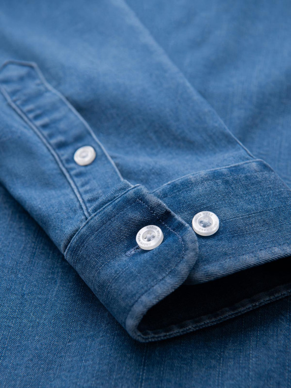 Ombre Clothing Pánska džínsová košeľa s lyocellom a výšivkou na hrudi - modrá Ombre Clothing
