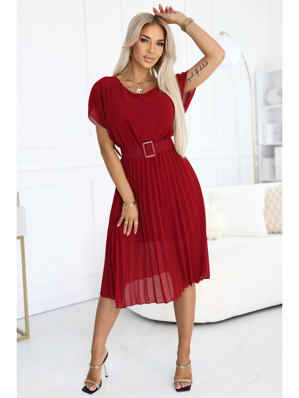 numoco 465-5 MIA Plisované šifónové midi šaty so širokým pásom - vínové