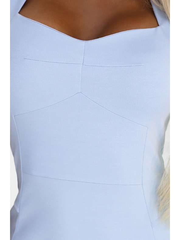 numoco 318-8 Elegantné midi šaty s pekným výstrihom - svetlo modré
