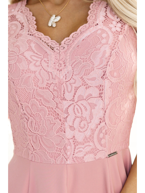 numoco Elegantné dlhé čipkované šaty s výstrihom Numoco