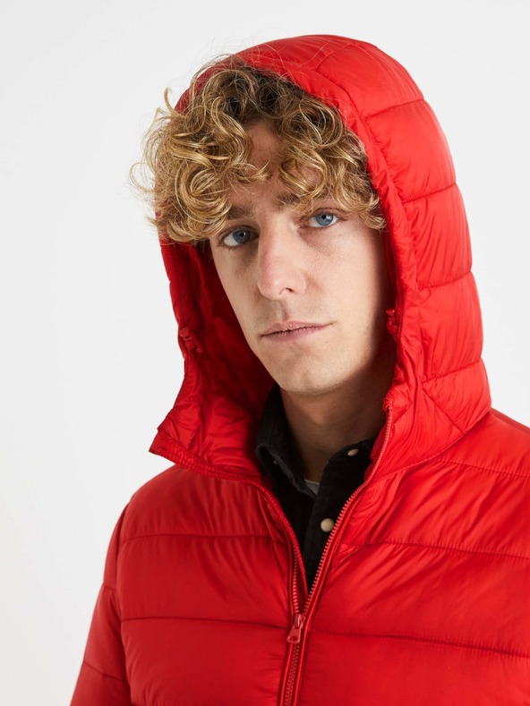 Celio Červená pánska ľahká prešívaná bunda Celio Vububble