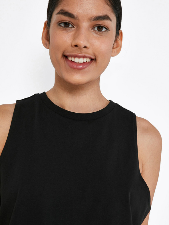 Noisy May Hailey Tielko