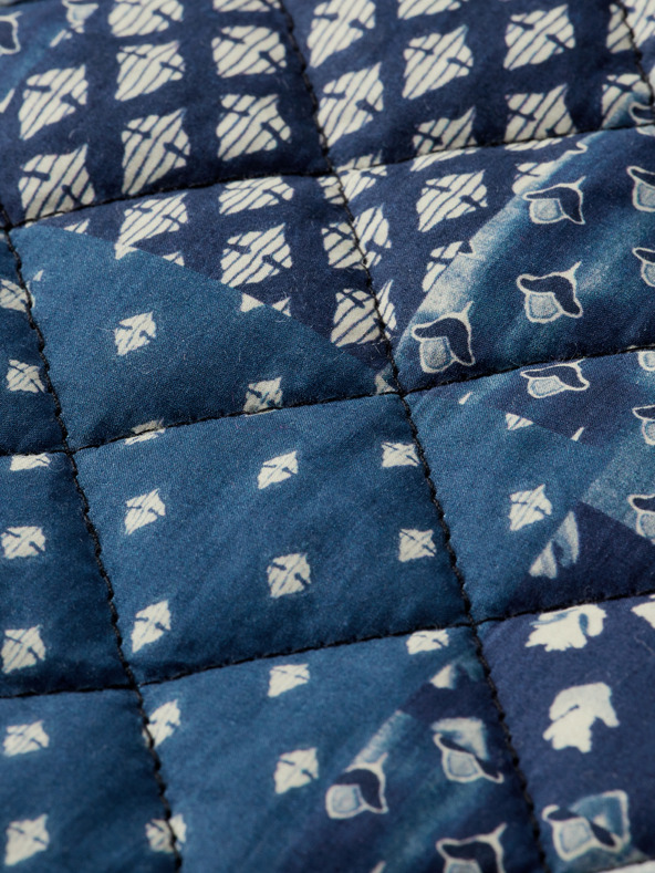 Scotch & Soda Modrá pánska prešívaná košeľová bunda Scotch & Soda so vzorom