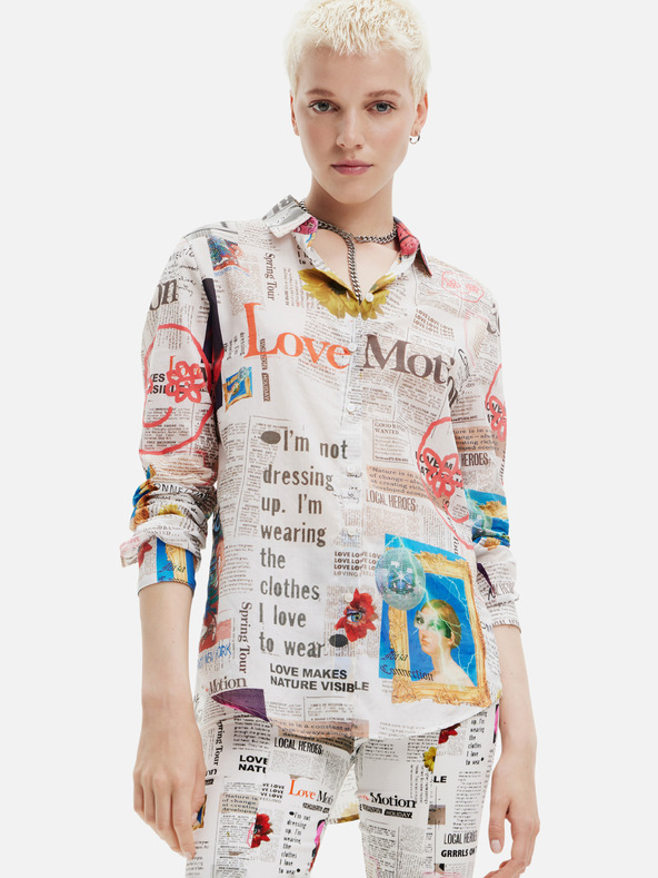 Desigual Biela dámska vzorovaná košeľa Desigual Newspaper