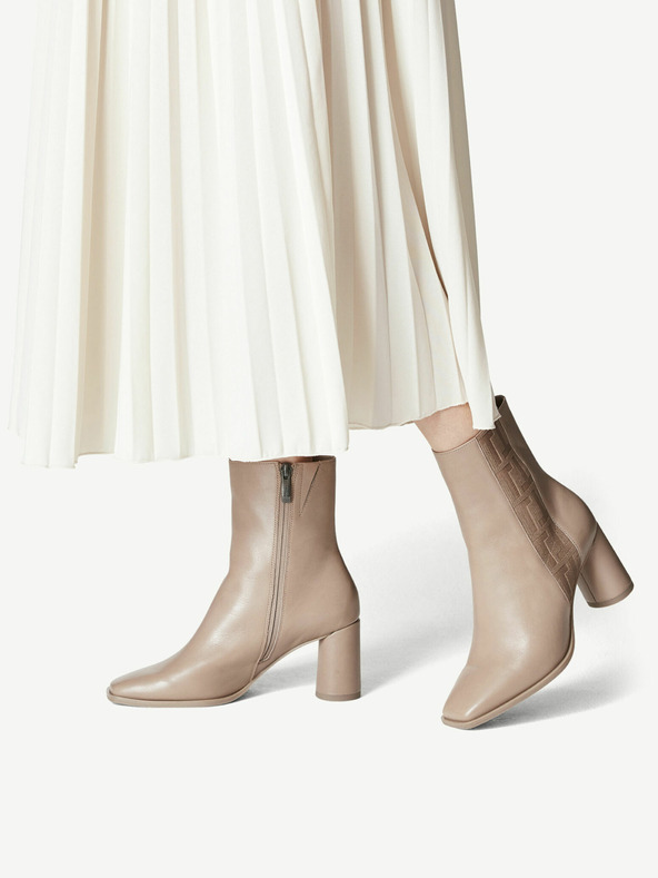 Tamaris Svetlohnedé kožené členkové topánky na vysokom podpätku Tamaris