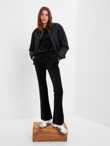 GAP Zamatové tepláky flare mid rise GAP