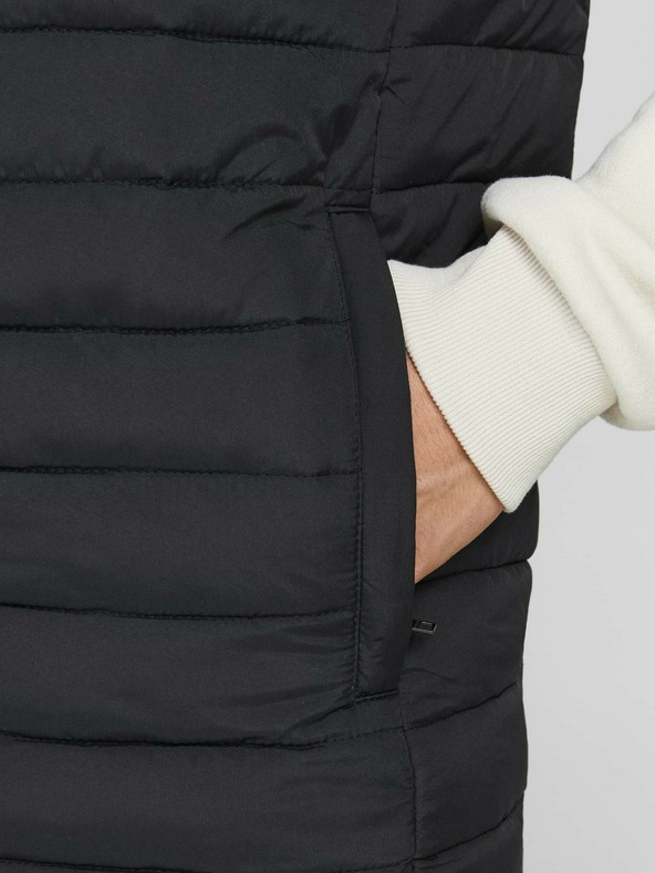 Jack & Jones Čierna prešívaná vesta Jack & Jones