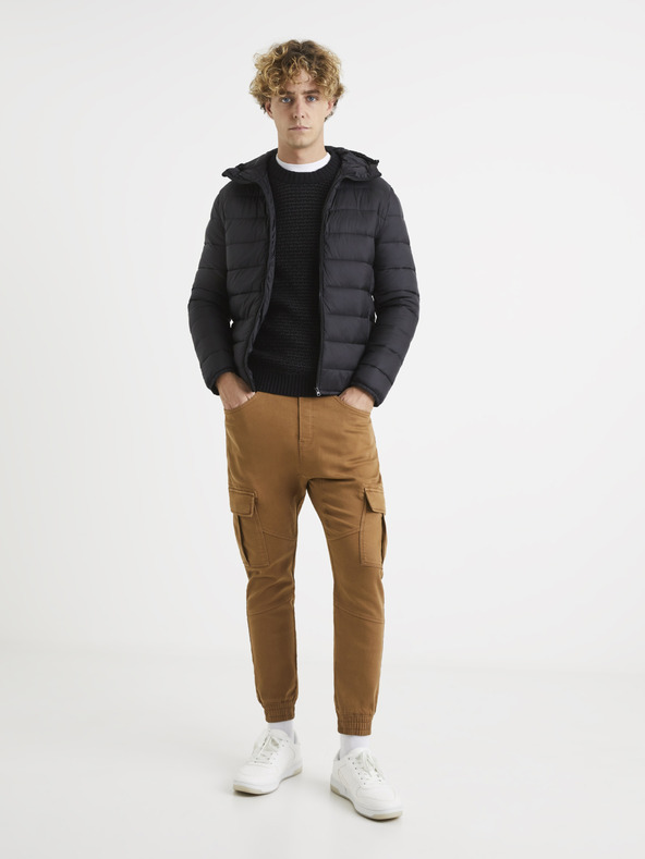 Celio Hnedé pánske nohavice s vreckami Celio Vokit
