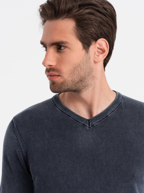 Ombre Clothing Tmavomodrý pánsky základný sveter s výstrihom do V Ombre Clothing
