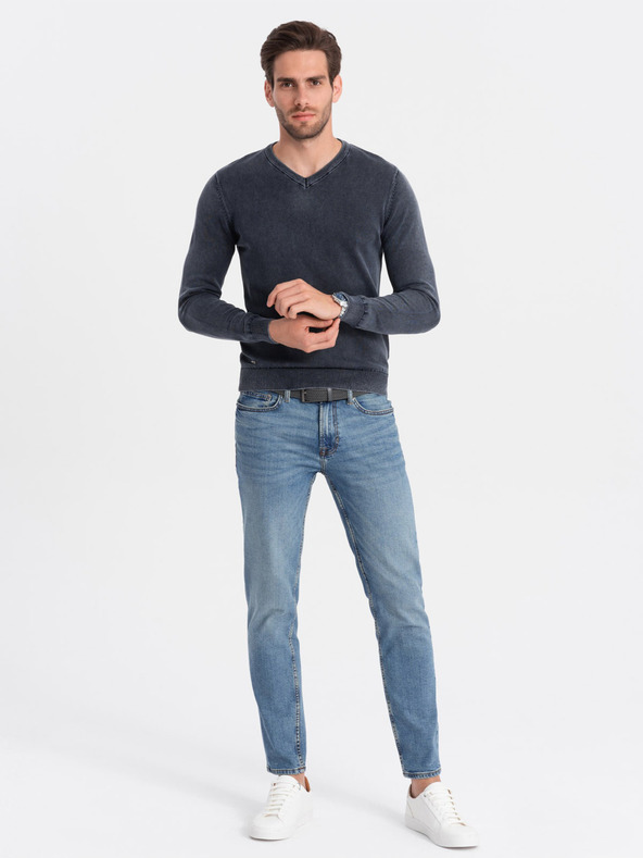 Ombre Clothing Tmavomodrý pánsky základný sveter s výstrihom do V Ombre Clothing