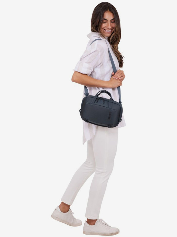 Thule Tmavo sivý batoh Thule Subterra 2 5 l cez rameno