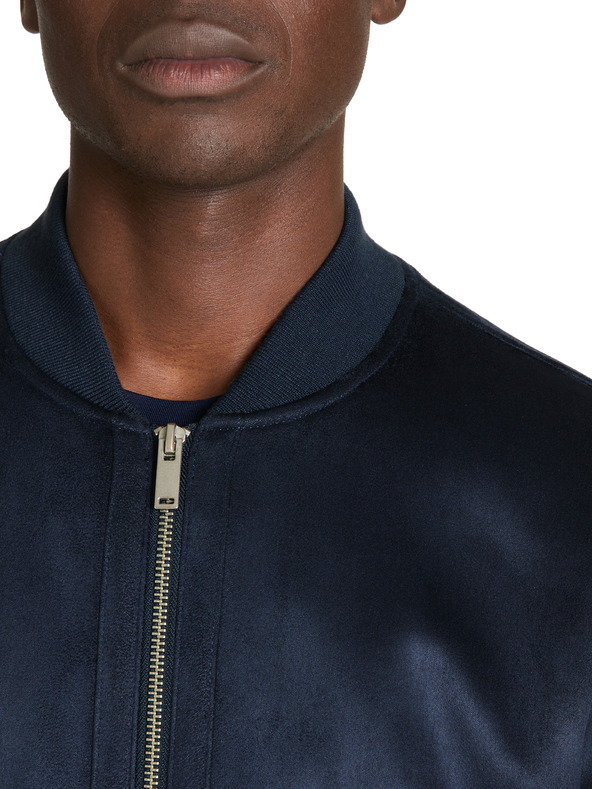 Celio Bunda z umelého semišu Judain