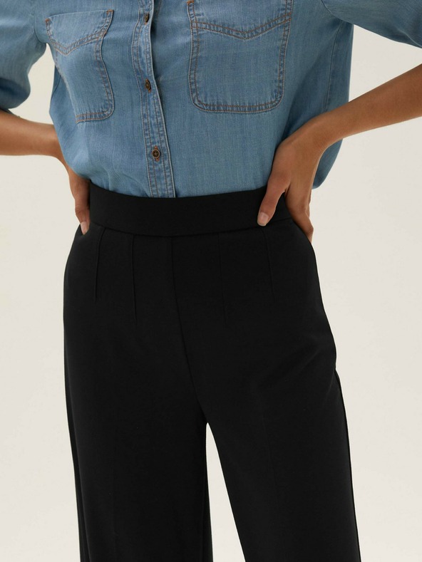 Marks & Spencer Nohavice