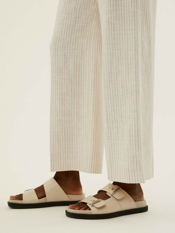 Marks & Spencer Nohavice