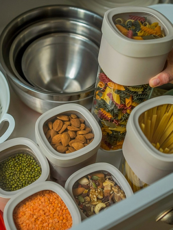 Lékué Svetlosivá súprava nádob na skladovanie suchých potravín Lékué Flip Storage (L)