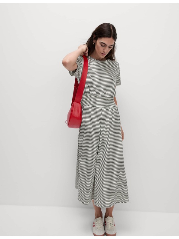 Marks & Spencer Pruhované riasené midi šaty z čistej bavlny Marks & Spencer námorná modrá