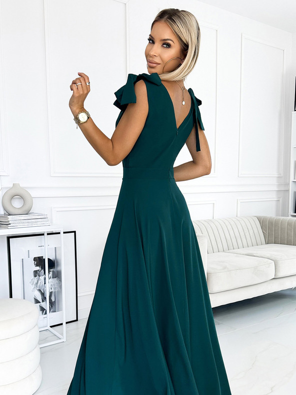 numoco Dlhé šaty s výstrihom a viazaním na ramenách - zelené Numoco ELENA