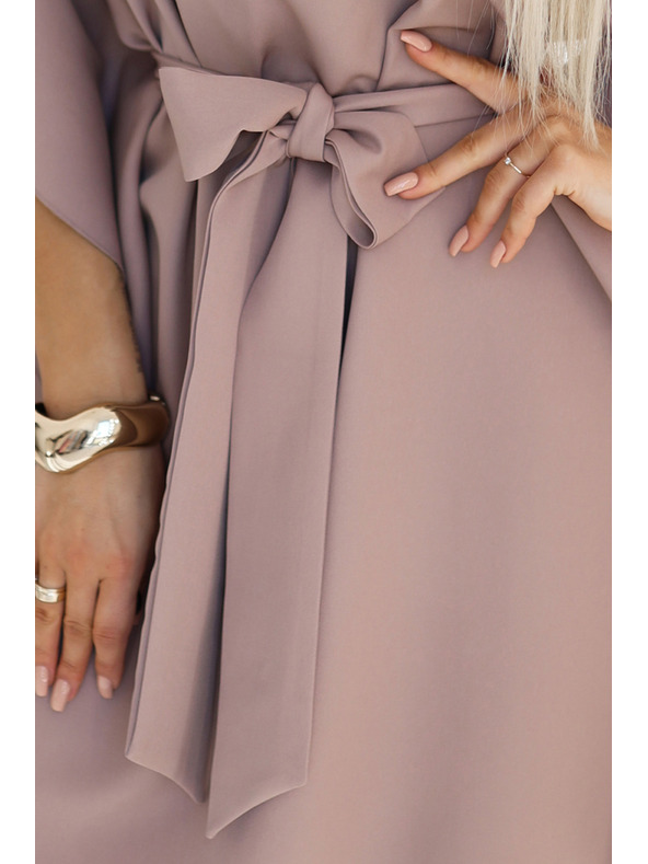 numoco Béžové dámske šaty s motýlikom a viazaním v páse Numoco