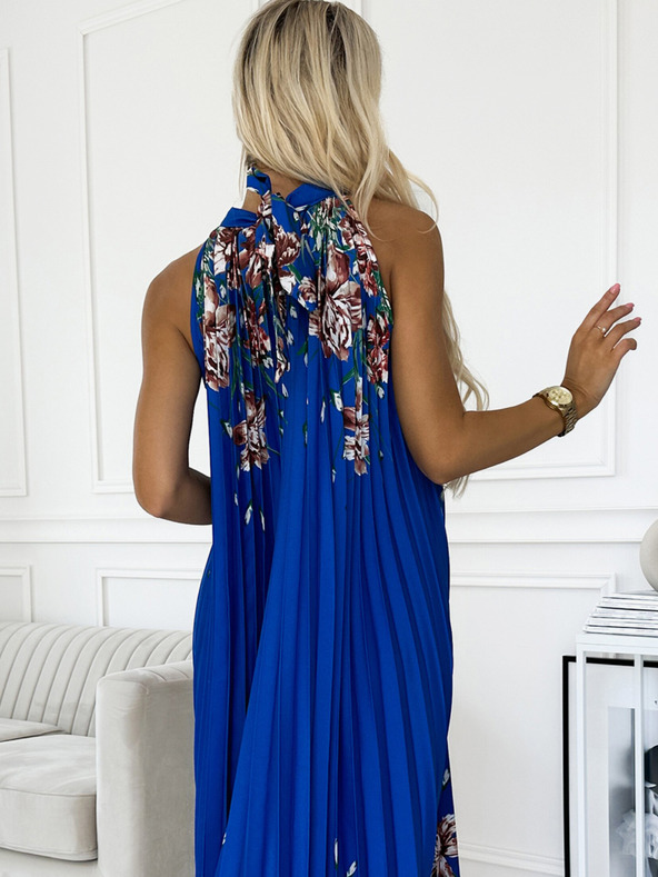 numoco Plisované saténové maxi šaty - modré s kvetmi Numoco ESTER