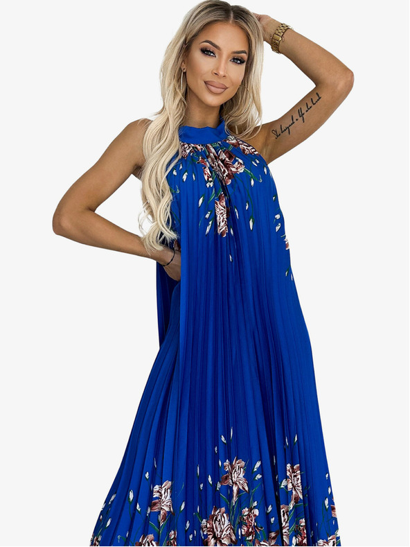 numoco Plisované saténové maxi šaty - modré s kvetmi Numoco ESTER