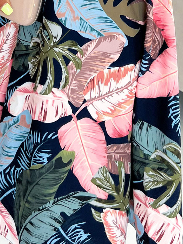 numoco Šaty so srdiečkovým výstrihom - tmavomodré s ružovými lístkami Numoco