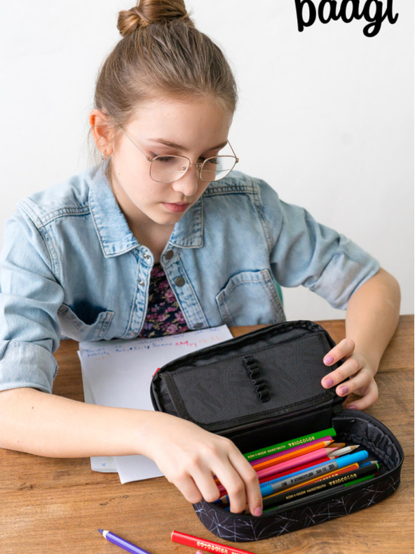 BAAGL  Čierny školský peračník Wednesday Nevermore Baagl