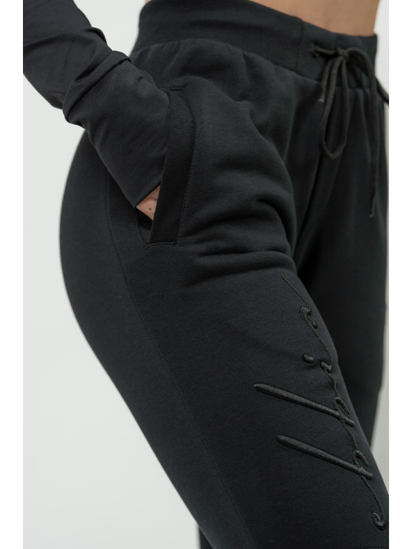 Nebbia NEBBIA Dámske tepláky INTENSE s voľným strihom 846 Nebbia