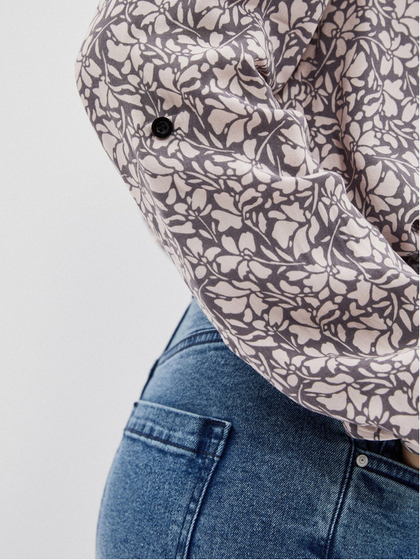 Moodo Bielo-sivá dámska vzorovaná košeľa Moodo