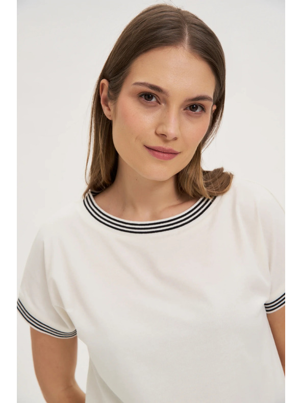 Moodo Women's White T-Shirt Moodo
