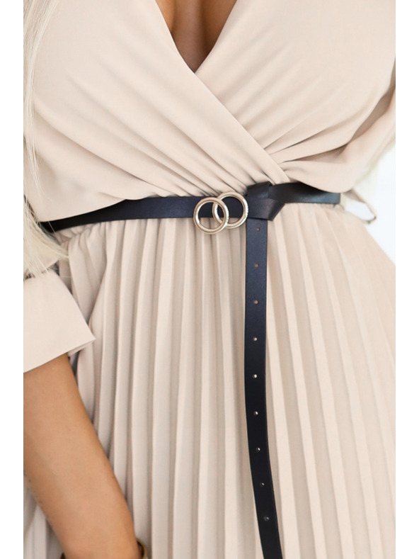 numoco 462-5 SERENA Plisované maxi šaty s výstrihom, páskom a 3/4 rukávmi - TMAVO BÉŽOVÉ