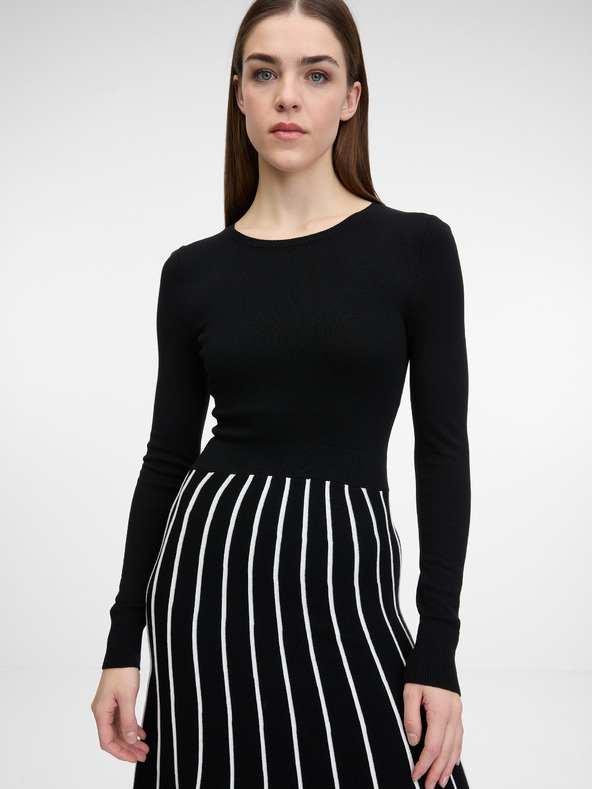 Orsay Čierne dámske šaty ku kolenám ORSAY