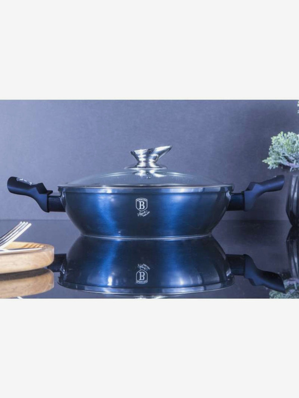 Berlingerhaus Okrúhly pekáč s mramorovým povrchom a vekom 24 cm BERLINGERHAUS Metallic Line Aquamarine Edition