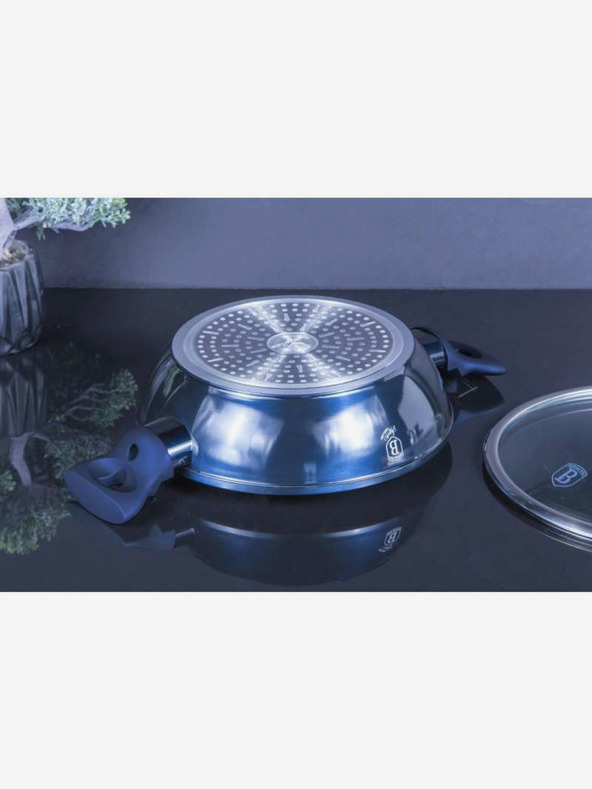 Berlingerhaus Okrúhly pekáč s mramorovým povrchom a vekom 24 cm BERLINGERHAUS Metallic Line Aquamarine Edition